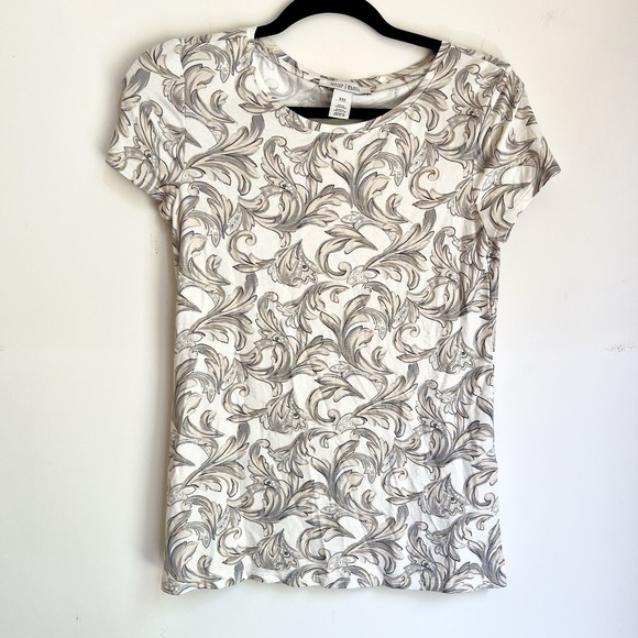 White House Black Market Tops - White‎ House Black Market Grey White Scroll Paisley Short Sleeve Top XXS